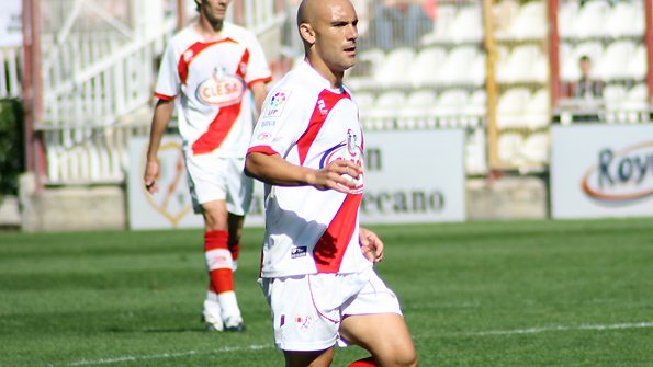 Rayo y Huesca, en busca del salto hacia el lado seguro thumbnail