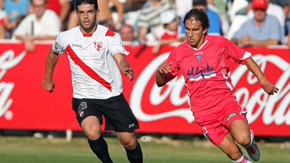 Casado llegará a Vallecas para ocupar el lateral izquierdo thumbnail