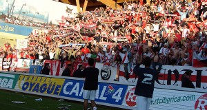 Un millar de rayistas se movilizan para arropar a su equipo en Pucela