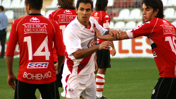 El Rayo cierra su pretemporada derrotando al Wanderers thumbnail