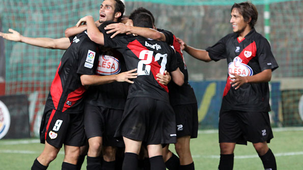 El Rayo no renuncia a su estilo y remonta dos goles en Córdoba thumbnail