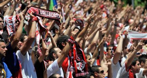 La afición del Rayo se vuelve a topar con los horarios