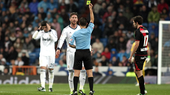 Sergio Ramos jugará en Vallecas con cinco amarillas
