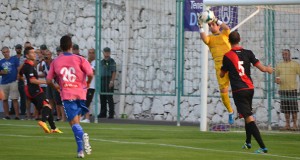 El Tenerife golea en La Orotava a un Rayo descafeinado