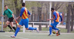 El filial se cruza con un colista rocoso